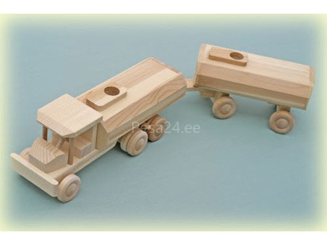 Puidust_auto-kahe-putiga.jpg Puidust_auto-kahe-putiga.jpg